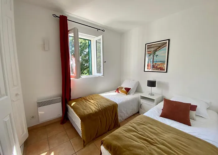 Villa Vue Mer Donnant Sur Le Golfe De St Tropez, 2 Chambres, 6 Pers, Piscine Commune