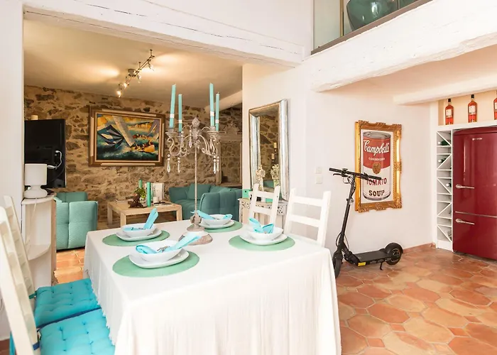 2 Bedrooms Central Saint-Tropez, Next To The Port